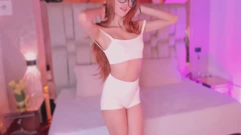 Snapshot of foxxxypink chatting on 07.18.26 fox with 3 xs online show from 07.18.26