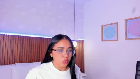 Snapshot of foxy_kylie chatting on 10.11.25 foxy_kylie online show from 10.11.25