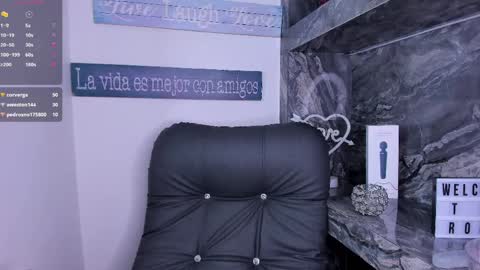 Snapshot of foxy_vilma chatting on 04.11.26 Miss Vilma online show from 04.11.26