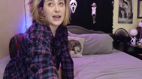 Mallory Koxx online show from 10.12.25