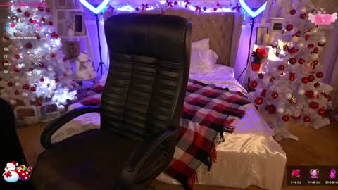 Snapshot of foxyshyyy chatting on 12.14.24 Inna online show from 12.14.24