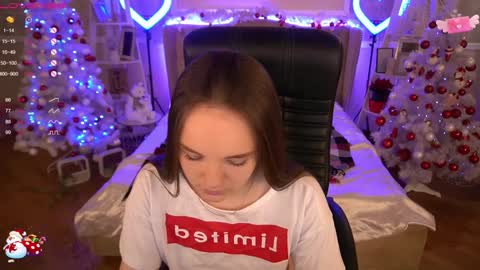 Snapshot of foxyshyyy chatting on 12.18.24 Inna online show from 12.18.24