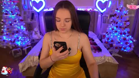 Snapshot of foxyshyyy chatting on 12.25.24 Inna online show from 12.25.24