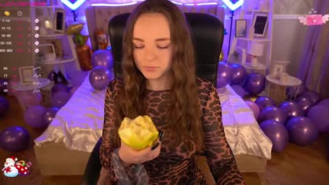 Snapshot of foxyshyyy chatting on 01.12.25 Inna online show from 01.12.25