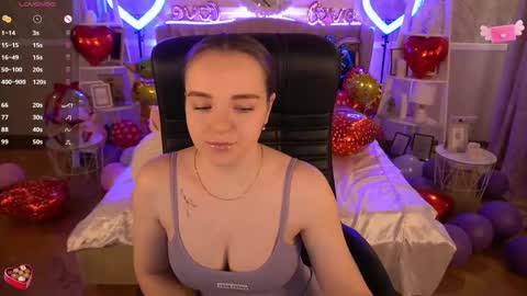 Snapshot of foxyshyyy chatting on 02.20.25 Inna online show from 02.20.25