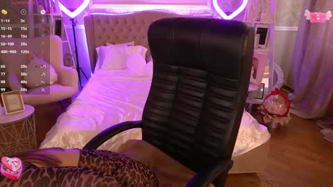 Snapshot of foxyshyyy chatting on 03.08.25 Inna online show from 03.08.25