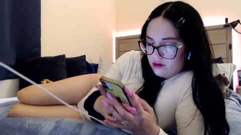 Snapshot of fragilemasochist chatting on 12.16.24 Angel online show from 12.16.24