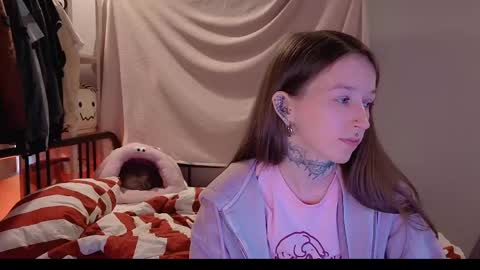 Snapshot of fran_bow chatting on 04.29.26 fran_bow online show from 04.29.26