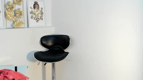 Snapshot of fran_dess chatting on 02.11.25 FRAN DESS online show from 02.11.25