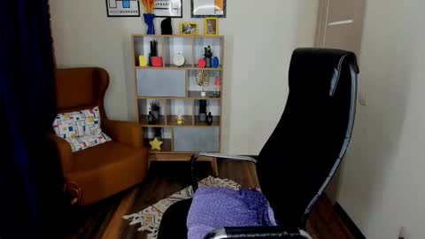 Snapshot of francescacollins chatting on 10.20.25 Fran online show from 10.20.25