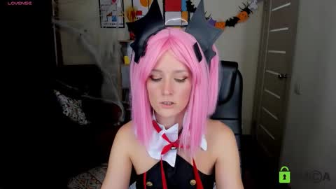 Snapshot of francescacollins chatting on 10.28.25 Fran online show from 10.28.25