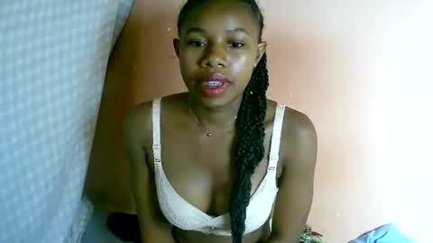 Snapshot of franciefrancie chatting on 02.28.25 francilla online show from 02.28.25