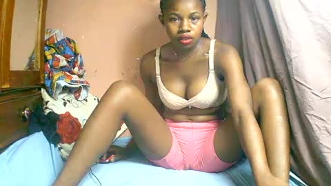 Snapshot of franciefrancie chatting on 03.01.25 francilla online show from 03.01.25