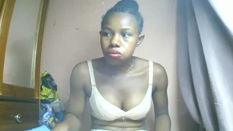 Snapshot of franciefrancie chatting on 03.02.25 francilla online show from 03.02.25