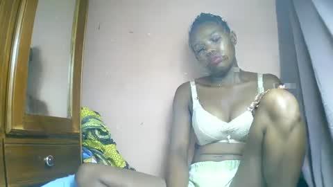 Snapshot of franciefrancie chatting on 03.02.25 francilla online show from 03.02.25