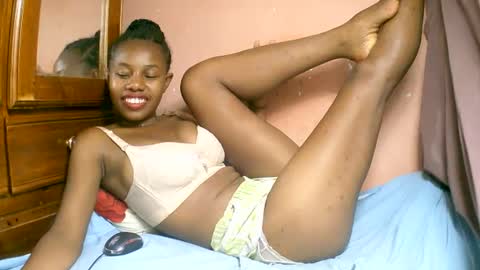 Snapshot of franciefrancie chatting on 03.02.25 francilla online show from 03.02.25