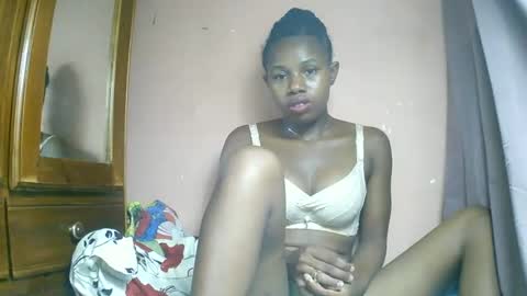 Snapshot of franciefrancie chatting on 03.02.25 francilla online show from 03.02.25