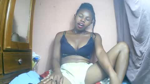 Snapshot of franciefrancie chatting on 03.03.25 francilla online show from 03.03.25