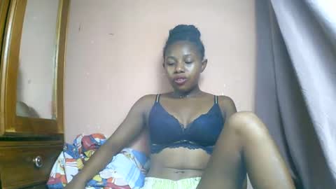 Snapshot of franciefrancie chatting on 03.04.25 francilla online show from 03.04.25