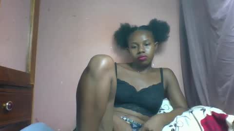 Snapshot of franciefrancie chatting on 03.06.25 francilla online show from 03.06.25