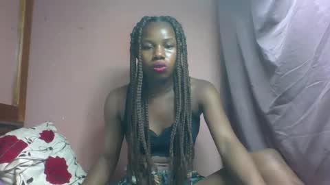 Snapshot of franciefrancie chatting on 03.06.25 francilla online show from 03.06.25