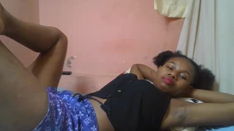 Snapshot of franciefrancie chatting on 03.11.25 francilla online show from 03.11.25