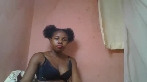 Snapshot of franciefrancie chatting on 03.11.25 francilla online show from 03.11.25