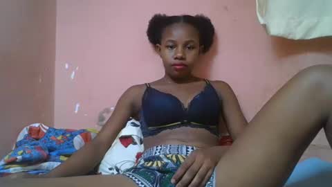 Snapshot of franciefrancie chatting on 03.12.25 francilla online show from 03.12.25