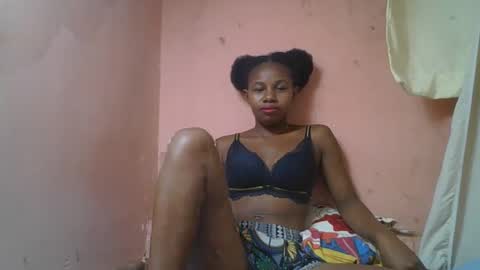 Snapshot of franciefrancie chatting on 03.12.25 francilla online show from 03.12.25