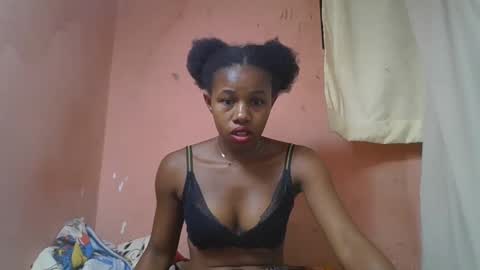 Snapshot of franciefrancie chatting on 03.12.25 francilla online show from 03.12.25