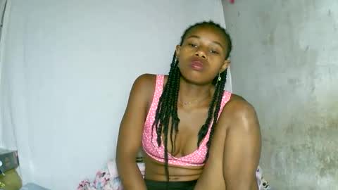 Snapshot of franciefrancie chatting on 10.05.25 francilla online show from 10.05.25