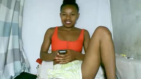 Snapshot of franciefrancie chatting on 10.09.25 francilla online show from 10.09.25