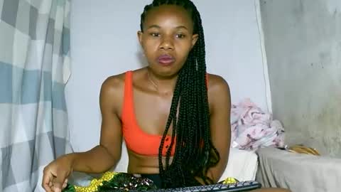 Snapshot of franciefrancie chatting on 10.09.25 francilla online show from 10.09.25