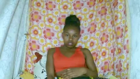 Snapshot of franciefrancie chatting on 10.21.25 francilla online show from 10.21.25