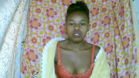 Snapshot of franciefrancie chatting on 10.23.25 francilla online show from 10.23.25