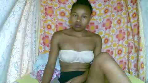 Snapshot of franciefrancie chatting on 11.25.25 francilla online show from 11.25.25