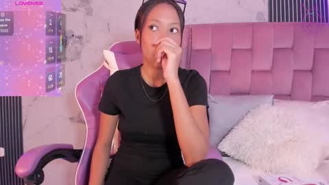 Snapshot of francis_leams chatting on 09.25.25 Laura online show from 09.25.25