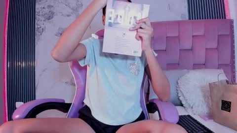 Snapshot of francis_leams chatting on 09.27.25 Laura online show from 09.27.25