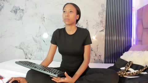 Snapshot of francis_leams chatting on 11.05.25 Laura online show from 11.05.25