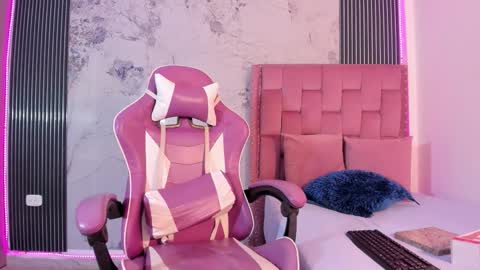 Snapshot of francis_leams chatting on 11.21.25 Laura online show from 11.21.25