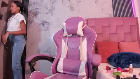 Snapshot of francis_leams chatting on 11.28.25 Laura online show from 11.28.25