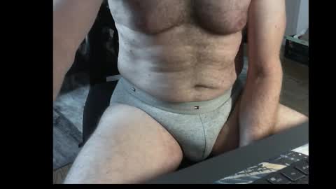 Snapshot of francois4059 chatting on 09.10.25 Franois online show from 09.10.25