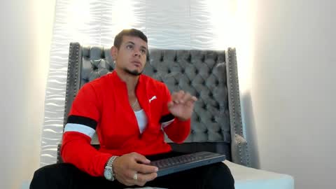 Snapshot of frank_daviss chatting on 05.20.26 FRANK online show from 05.20.26
