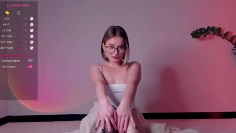 Snapshot of frannpalmer chatting on 11.26.25 Frann online show from 11.26.25