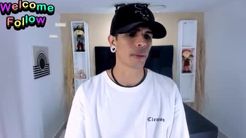 Snapshot of franvill_trato chatting on 10.10.25 Franvill trato online show from 10.10.25