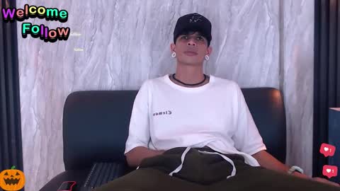 Snapshot of franvill_trato chatting on 10.24.25 Franvill trato online show from 10.24.25