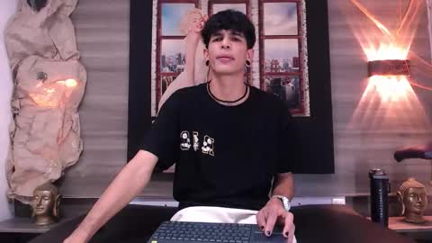 Snapshot of franvill_trato chatting on 10.25.25 Franvill trato online show from 10.25.25