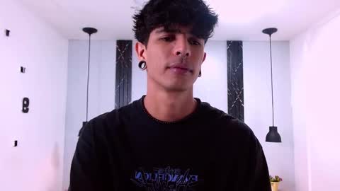 Snapshot of franvill_trato chatting on 10.28.25 Franvill trato online show from 10.28.25