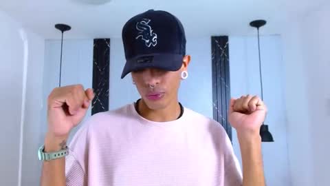 Snapshot of franvill_trato chatting on 10.29.25 Franvill trato online show from 10.29.25