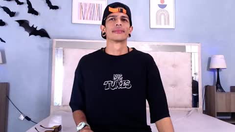 Snapshot of franvill_trato chatting on 11.14.25 Franvill trato online show from 11.14.25